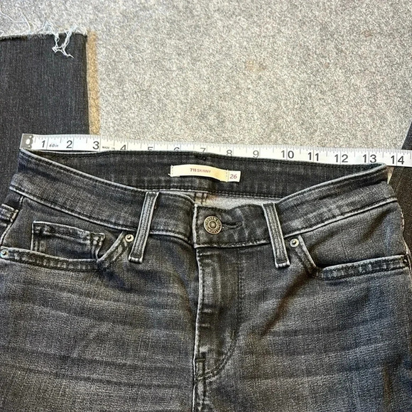 Levi's 711 Skinny  in Washed Black, Size 26. Great Leg Detail! - Picture 9 of 11